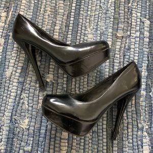 Black platform heels 7.5 preowned